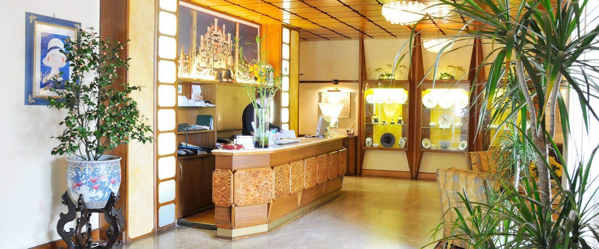 Hotel Beatrice Este Kültér fotó
