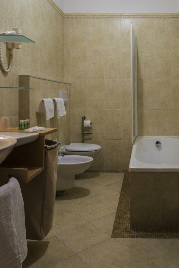 Hotel Beatrice Este Kültér fotó
